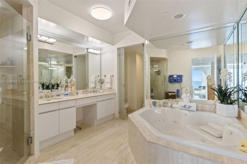 Copropriété à vendre à Sunny Isles Beach, Floride: 3 chambres, 205.31 m2 № 993593 - photo 15