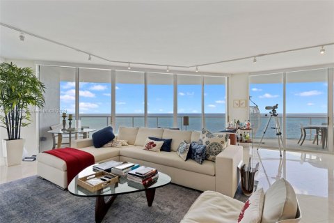 Copropriété à vendre à Sunny Isles Beach, Floride: 3 chambres, 205.31 m2 № 993593 - photo 2