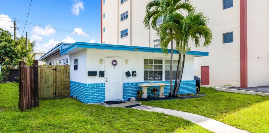 Propiedad comercial en Hollywood, Florida 145.02 m2 № 1240290