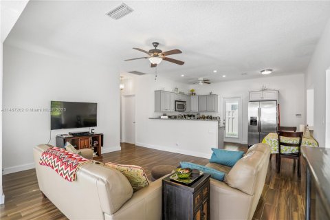 Casa en venta en Hallandale Beach, Florida, 3 dormitorios, 131.92 m2 № 779022 - foto 25