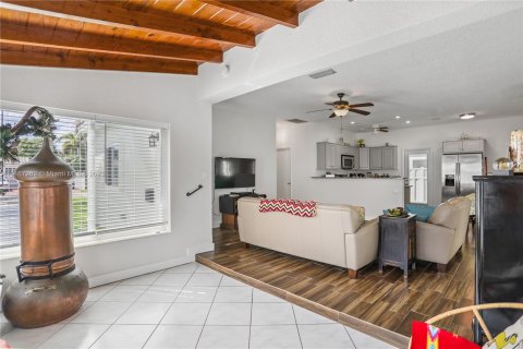 Villa ou maison à vendre à Hallandale Beach, Floride: 3 chambres, 131.92 m2 № 779022 - photo 26