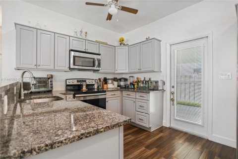 Casa en venta en Hallandale Beach, Florida, 3 dormitorios, 131.92 m2 № 779022 - foto 20