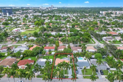 Villa ou maison à vendre à Hallandale Beach, Floride: 3 chambres, 131.92 m2 № 779022 - photo 2