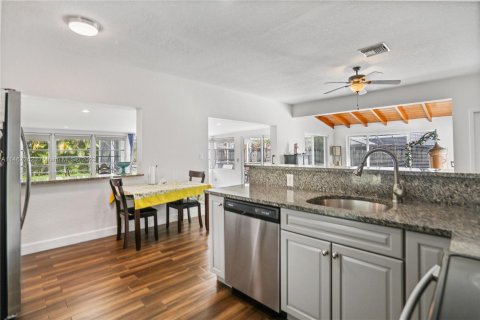 Casa en venta en Hallandale Beach, Florida, 3 dormitorios, 131.92 m2 № 779022 - foto 19