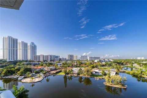 Condo in Sunny Isles Beach, Florida, 3 bedrooms  № 438775 - photo 3