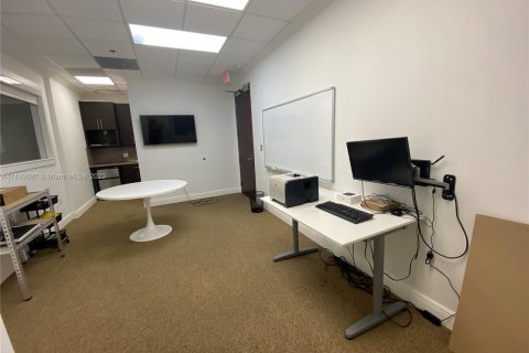 Office in Doral, Florida № 726871 - photo 7