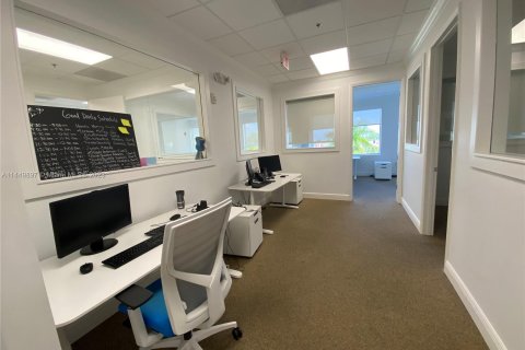 Office in Doral, Florida № 726871 - photo 12