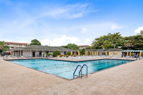 Condo in Coconut Creek, Florida, 2 bedrooms  № 1154414 - photo 2