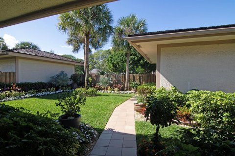 House in Wellington, Florida 2 bedrooms, 161.65 sq.m. № 941058 - photo 3