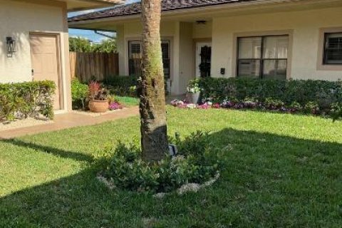 House in Wellington, Florida 2 bedrooms, 161.65 sq.m. № 941058 - photo 1