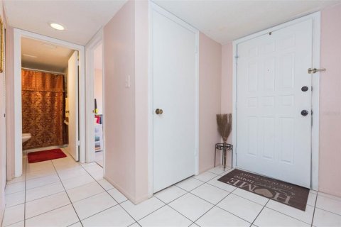 Condo in Holiday, Florida, 2 bedrooms  № 1301479 - photo 5