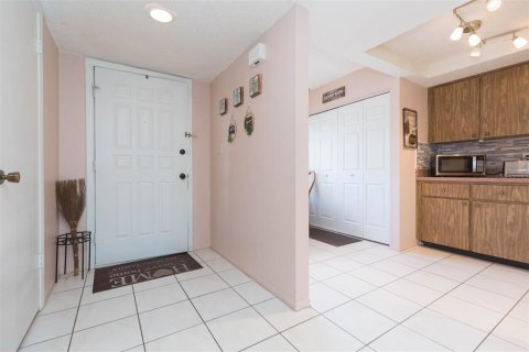 Condo in Holiday, Florida, 2 bedrooms  № 1301479 - photo 4