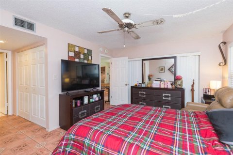 Condo in Holiday, Florida, 2 bedrooms  № 1301479 - photo 25