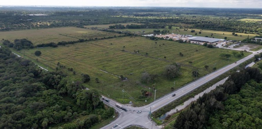 Terrain à Fort Pierce, Floride № 72990