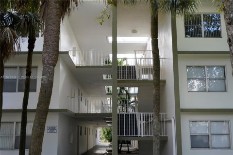 Condominio en venta en Sunrise, Florida, 2 dormitorios, 87.7 m2 № 980317 - foto 28
