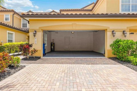 Townhouse in Lakewood Ranch, Florida 3 bedrooms, 213.02 sq.m. № 1343905 - photo 15