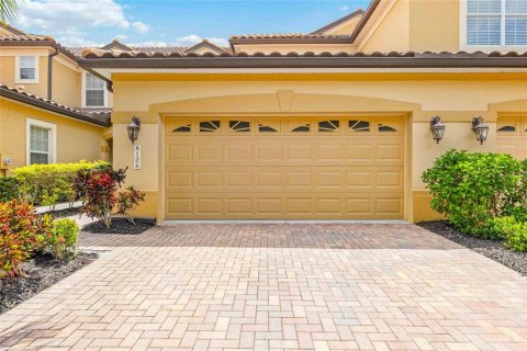 Townhouse in Lakewood Ranch, Florida 3 bedrooms, 213.02 sq.m. № 1343905 - photo 14