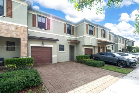 Adosado en venta en Hialeah, Florida, 3 dormitorios, 122.63 m2 № 1353720 - foto 2