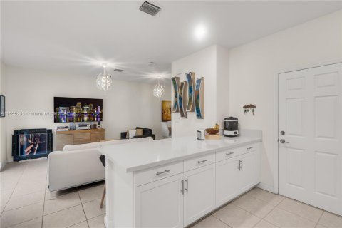 Adosado en venta en Hialeah, Florida, 3 dormitorios, 122.63 m2 № 1353720 - foto 12