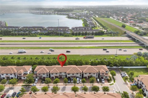 Adosado en venta en Hialeah, Florida, 3 dormitorios, 122.63 m2 № 1353720 - foto 29