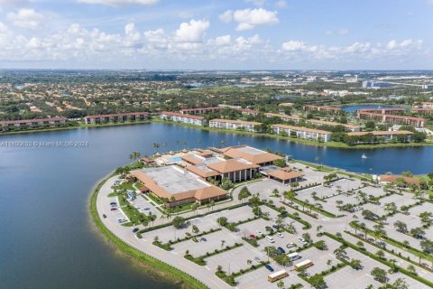 Condo in Pembroke Pines, Florida, 2 bedrooms  № 1224266 - photo 25