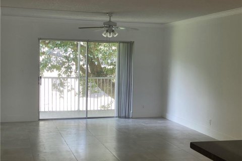 Condo in Coral Springs, Florida, 2 bedrooms  № 1096340 - photo 11