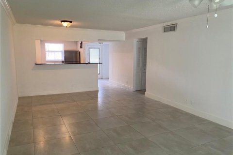 Copropriété à vendre à Coral Springs, Floride: 2 chambres, 109.53 m2 № 1096340 - photo 15