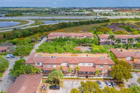 Copropriété à vendre à Pembroke Pines, Floride: 2 chambres, 95.04 m2 № 1380160 - photo 25