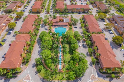 Copropriété à vendre à Pembroke Pines, Floride: 2 chambres, 95.04 m2 № 1380160 - photo 29