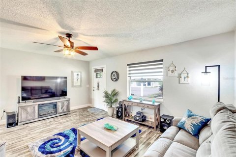 Condominio en venta en Sun City Center, Florida, 2 dormitorios, 92.16 m2 № 1390666 - foto 8