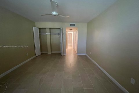 Condo in Miramar, Florida, 1 bedroom  № 1309274 - photo 1