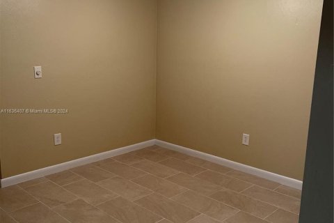 Condo in Miramar, Florida, 1 bedroom  № 1309274 - photo 5