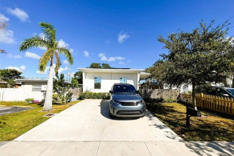 Villa ou maison à vendre à Hollywood, Floride: 2 chambres, 116.5 m2 № 841678 - photo 1