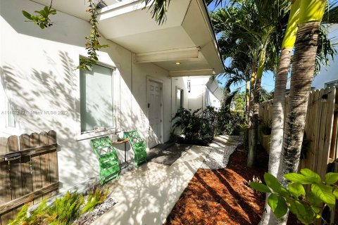 Villa ou maison à vendre à Hollywood, Floride: 2 chambres, 116.5 m2 № 841678 - photo 5