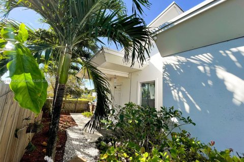 Villa ou maison à vendre à Hollywood, Floride: 2 chambres, 116.5 m2 № 841678 - photo 19