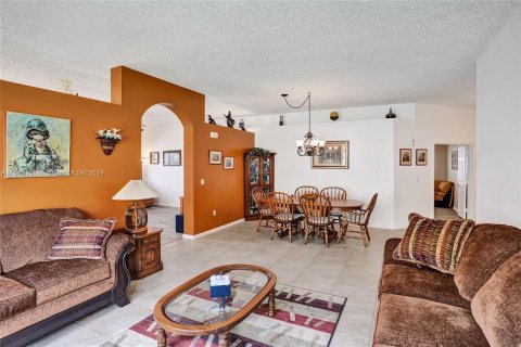 Villa ou maison à vendre à Miramar, Floride: 4 chambres, 172.71 m2 № 1185815 - photo 12