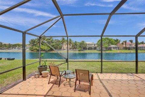 Villa ou maison à vendre à Miramar, Floride: 4 chambres, 172.71 m2 № 1185815 - photo 1