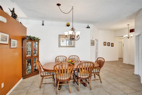 Villa ou maison à vendre à Miramar, Floride: 4 chambres, 172.71 m2 № 1185815 - photo 11