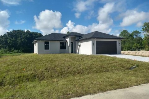 House in Lehigh Acres, Florida 3 bedrooms, 157.93 sq.m. № 1361046 - photo 2