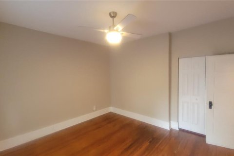 House in Tampa, Florida 3 bedrooms, 127.83 sq.m. № 1395679 - photo 25