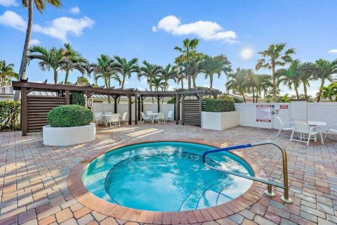 Condominio en venta en Hutchinson Island South, Florida, 3 dormitorios, 175.77 m2 № 815509 - foto 1