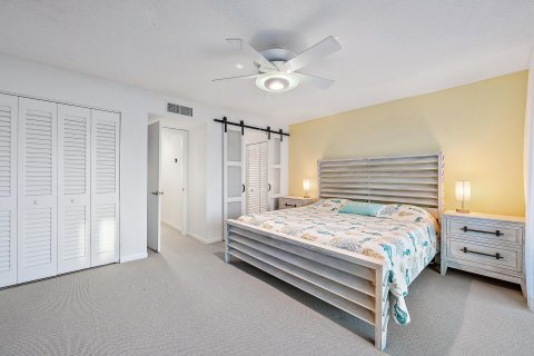 Condo in Jensen Beach, Florida, 2 bedrooms  № 710376 - photo 8