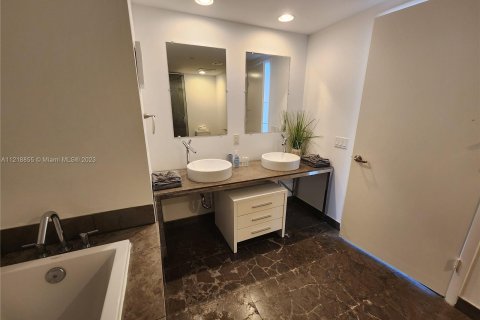 Condominio en venta en Miami, Florida, 2 dormitorios, 119.47 m2 № 23077 - foto 19