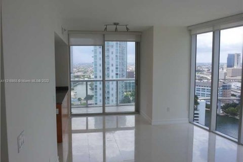 Condominio en venta en Miami, Florida, 2 dormitorios, 119.47 m2 № 23077 - foto 5