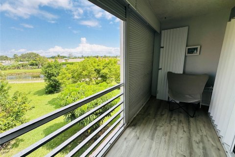 Condo in Sunrise, Florida, 2 bedrooms  № 1321681 - photo 13