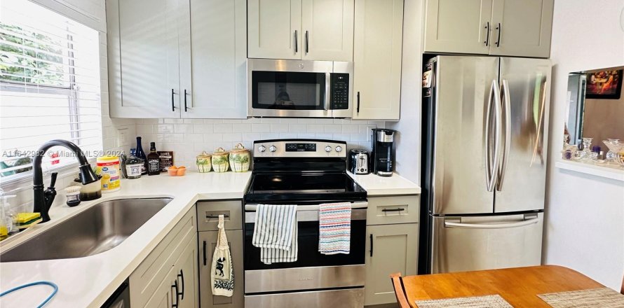 Condo in Sunrise, Florida, 2 bedrooms  № 1321681