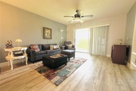 Condo in Sunrise, Florida, 2 bedrooms  № 1321681 - photo 5