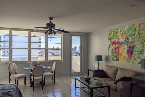 Copropriété à vendre à Miami Beach, Floride: 49.24 m2 № 1321573 - photo 4