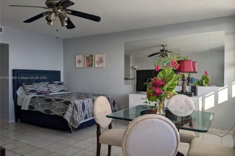 Copropriété à vendre à Miami Beach, Floride: 49.24 m2 № 1321573 - photo 2