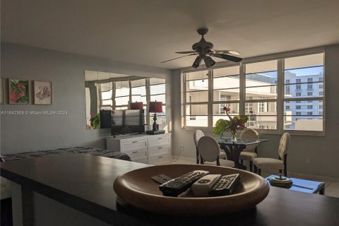 Copropriété à vendre à Miami Beach, Floride: 49.24 m2 № 1321573 - photo 5